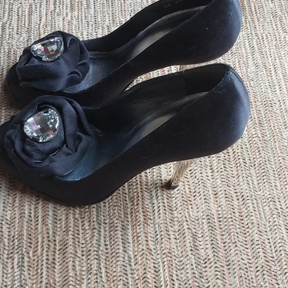 Shoes - Picture 2 of 4